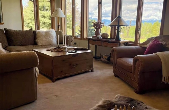 Peaceful Skalkaho hide away, 4-bedroom house in Hamilton.