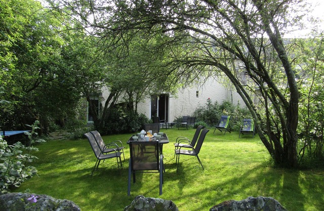 Peaceful Stone Cottage with Garden, Near Lakes & Nantes