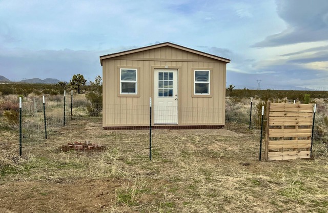 Peaceful Tiny House/Off-Grid Cabin on 10 Acres of High Desert Beauty