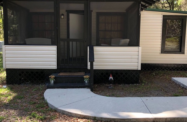 Peaceful, two bedroom home in lovely Florahome, FL.