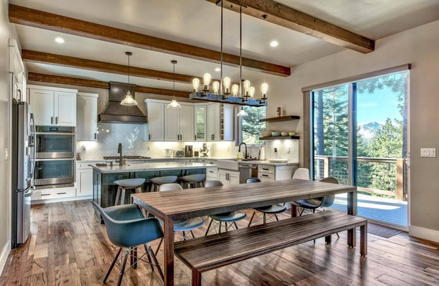 PeakView: Air Conditioning, Luxury 6br, Hot Tub Game Room, Theater, Bar, Near Lake, Heavenly, Hiking