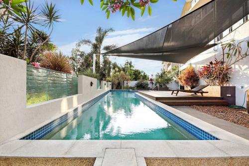 'Pearl Paradise' A Tropical Oasis with Ocean Views