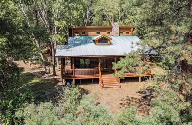 Pecos Riversong Cabin - a modern 3-bedroom cabin on the Pecos River
