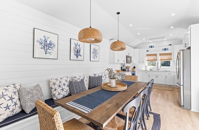 Pelican Bay 14 -Luxury Home 5 min to Beach!