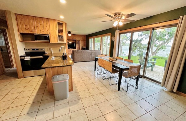 Pelican Perch - Ashby