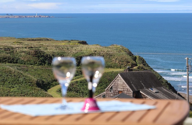 PELICAN VIEW WITH A SENSATIONAL 180 DEGREE OCEAN VIEW, LARGE EXPANSIVE DECK