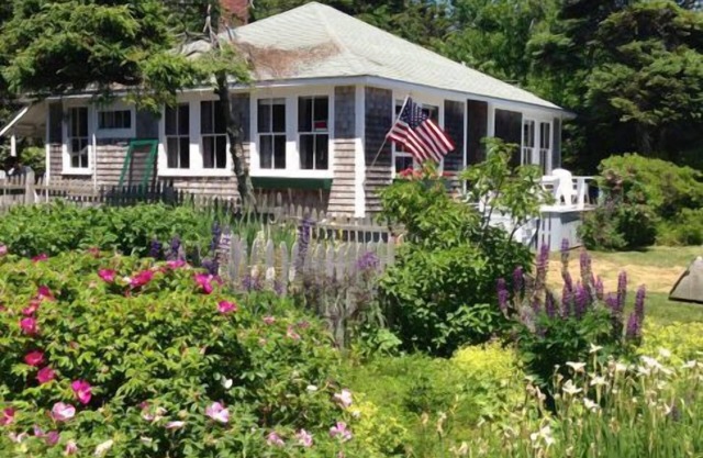 Pemaquid Point Cottage-Cliff Road-Fireplace-2 minute walk to Lighthouse-Pets ok