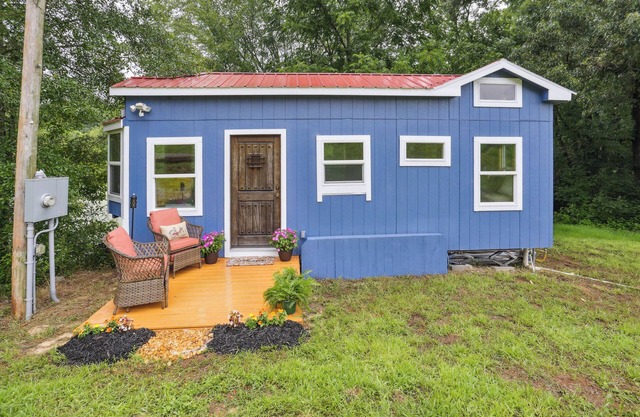Pendergrass Tiny Home Cabin on Pond w/Fire Pit!