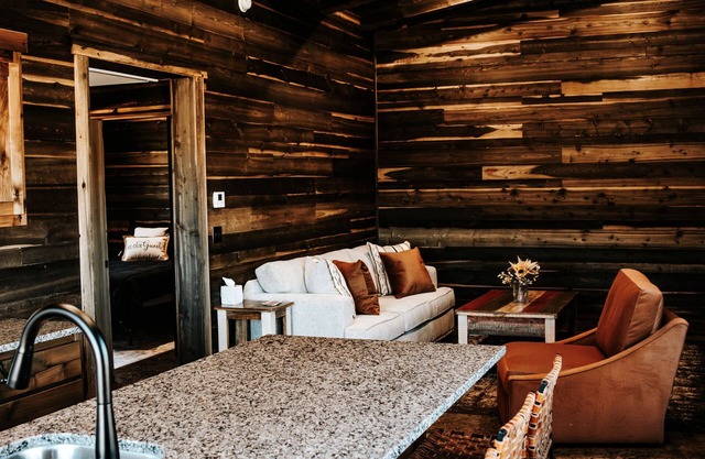 Pendleton Pointe Cabin #C