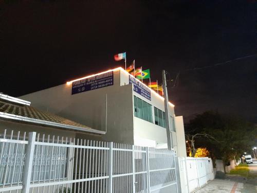 PENHAFLAT, STUDIO COMPLÉTO, C GARAGEM , A 700 m do parque e 120 m da praia