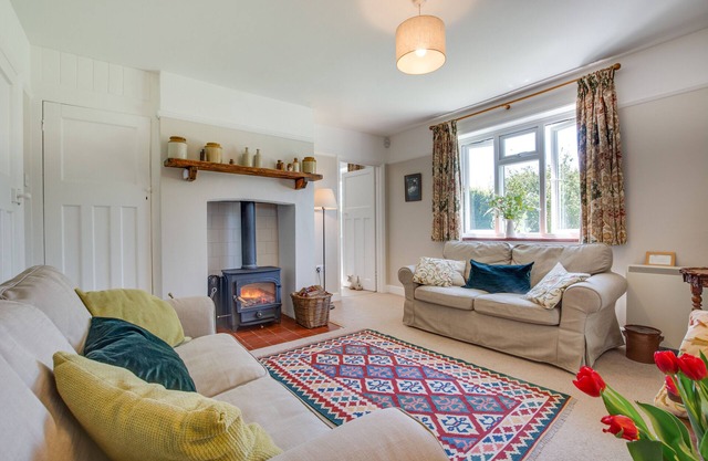 Penhill Cottage - Three Bedroom House, Sleeps 5