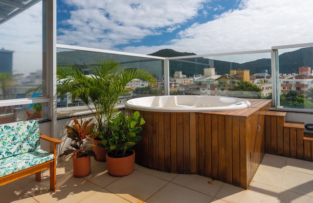 Penthouse with Jacuzzi - Ingleses Beach