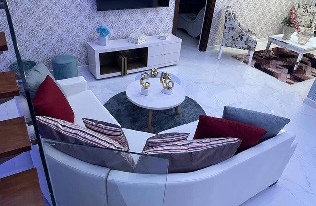 Penthouse 3 bed 4 bath spacious luxurious