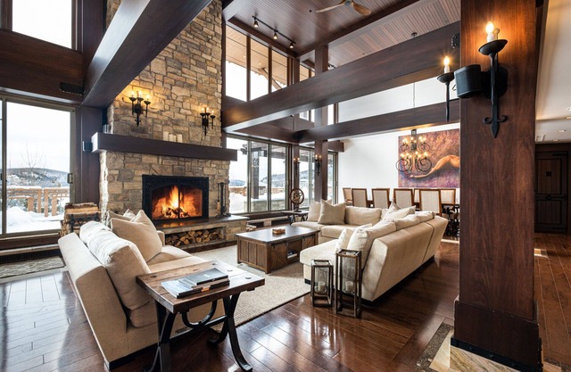 Penthouse, 9 bdr ski in/out, steps to Village