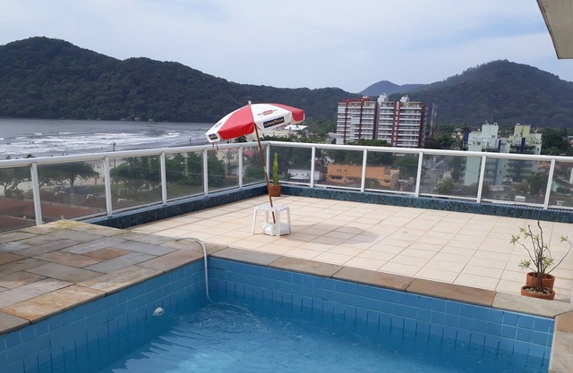 Penthouse Duplex, private pool, sea views in Bertioga Centro