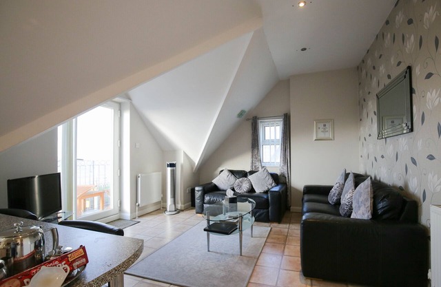 Penthouse! Luxury 2 Bed Suite With Sea View