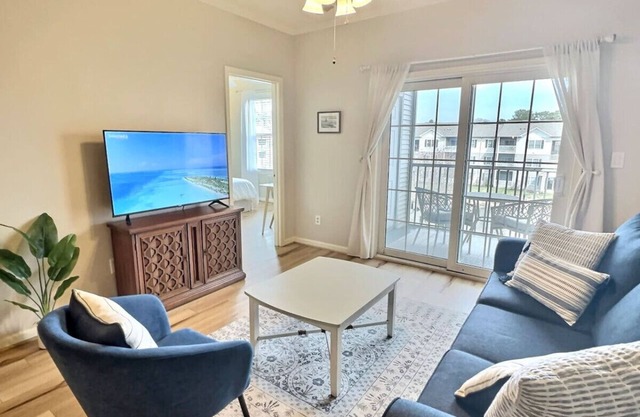 Penthouse Place a TOP floor condo for you and yours
