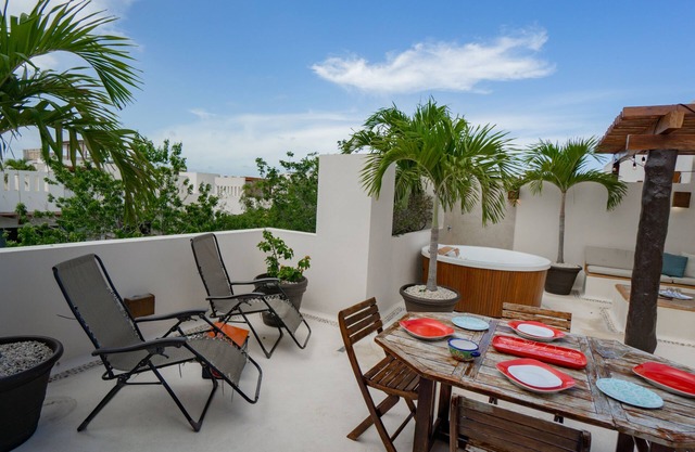 Penthouse, PRIVATE Rooftop w POOL/jacuzzi, FREE EXCLUSIVE BEACH CLUBS