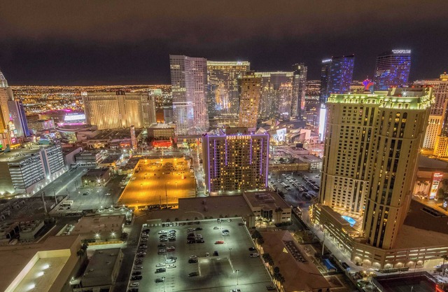 Penthouse Strip Views ✨ 2BDR + Balcony + Free Valet