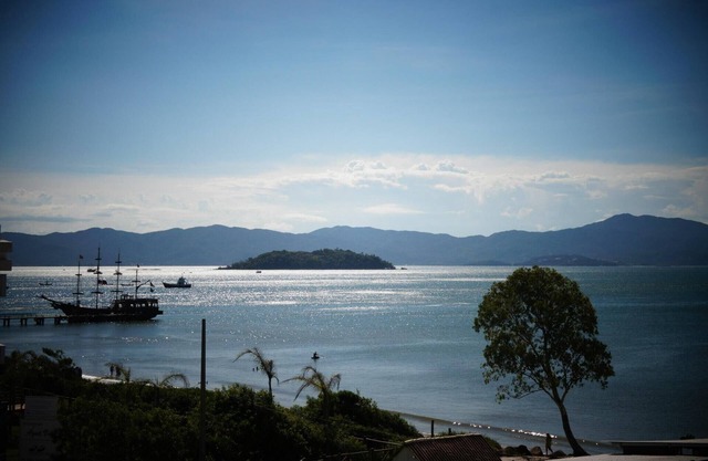 Penthouse with swimming pool, barbecue and wonderful sea views.