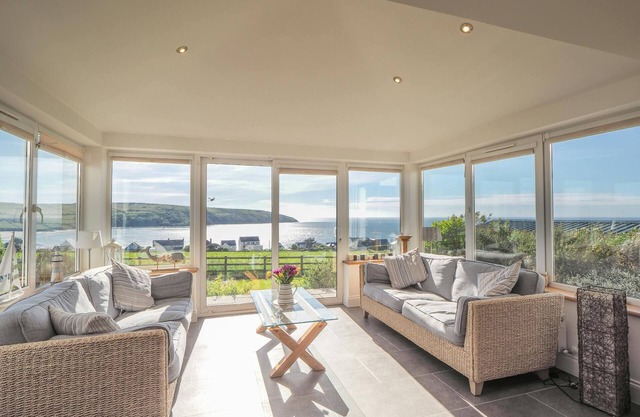 Pentir, Gwbert - Four Bedroom Cottage, Sleeps 7