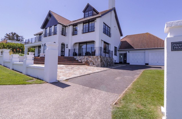 PENTIRE HOUSE, pet friendly, luxury holiday cottage in Kingsdown