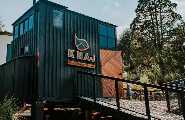 Pequeña Casa Rodante con Vista a las Montañas K-naj