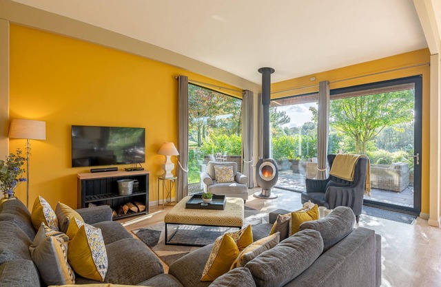 Percy - a lodge that sleeps 6 guests in 3 bedrooms