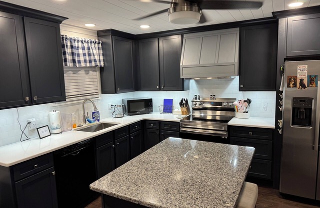 Perfect Auburn Game Day Stay, Off S. College. Pet-friendly!