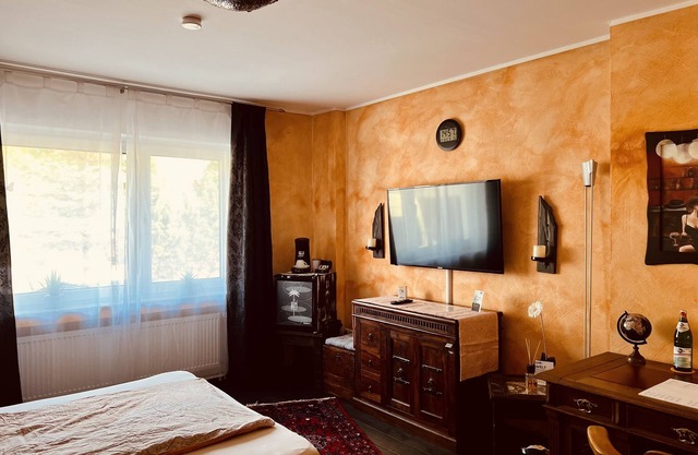 🛏️ Perfect for Work, Study or Training – Your Private Retreat