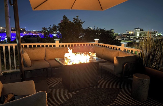 Perfect Group getaway, 4BR/3BA, Rooftop & Theater in walkable Canton