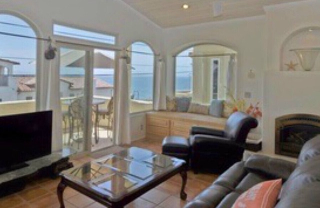 Perfect Location - Amazing Views - Quiet Neighborhood - 30 Day Minimum