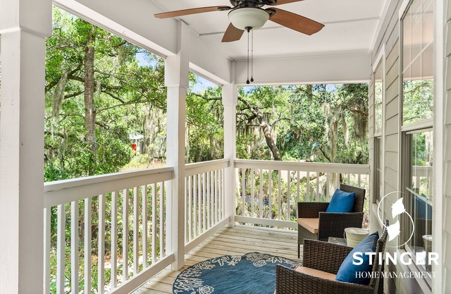 Perfect Retreat - 10 mins to Parris Island + Walk to Coffee Shops & Restaurants