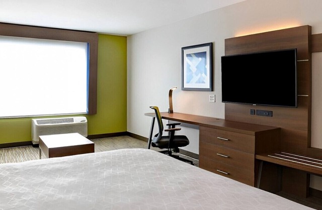 Perfect Suite for Leisurely Getaway! Pool, Gym
