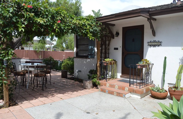 Perfect to see Old Town! Easy Walk to restaurants, parks, trails &Train Station!