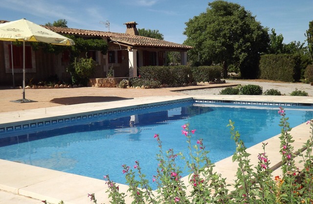 Perfect villa with pool and garden near the beach