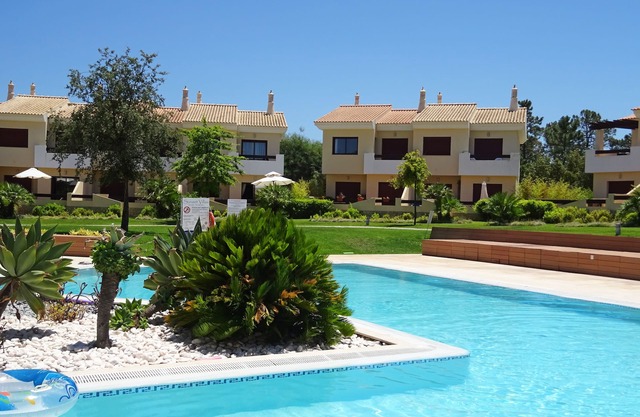 PERFECTLY LOCATED 4 BED VILLA ON A 5 STAR SPA & GOLF RESORT IN VILAMOURA