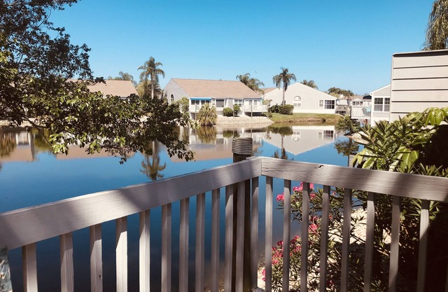 Perico Bay Club. Only l mile to Anna Marie Island. 3 Bedroom/2 bath Villa