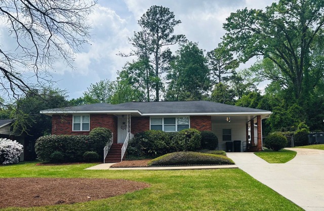 Persimmon Paradise - 0.6 miles to Masters