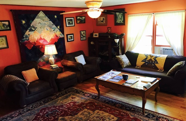 Pet Friendly 2 Bedroom Close to Lake Lure Chimney Rock Tryon Equestrian 28139