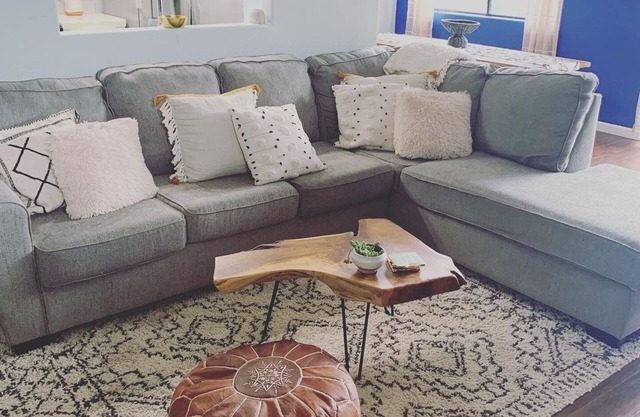 Pet Friendly 2 Bedroom Condo Walk To The Beach