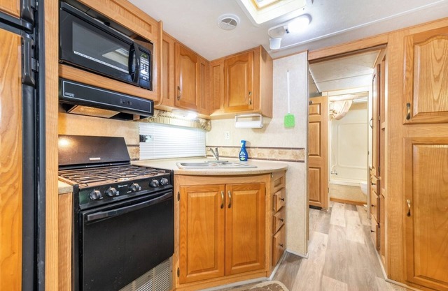 Pet-friendly 2BR Camper With Fire Pit & Grill