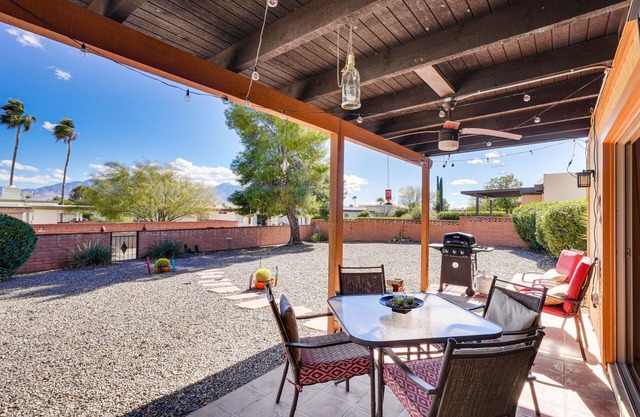 Pet-Friendly 55+ Green Valley Home w/Golf Gear!