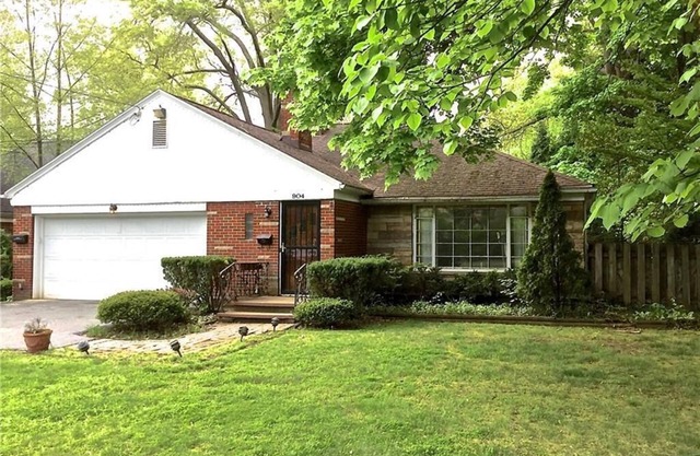 Pet Friendly - 6 mi from National Park, Blossom Music