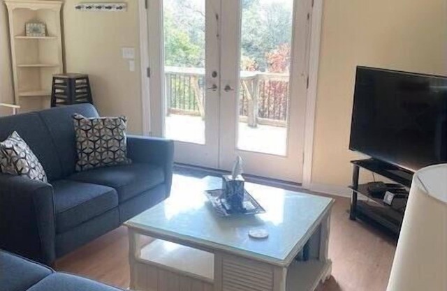 Pet Friendly, Affordable and private Single family home