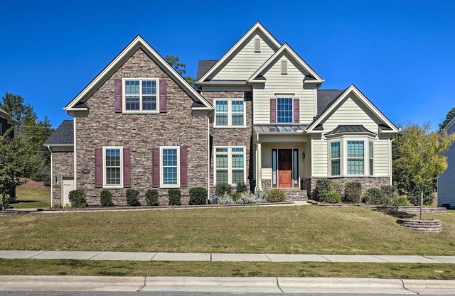 Pet-Friendly Apex Home ~10 Mi to Jordan Lake!