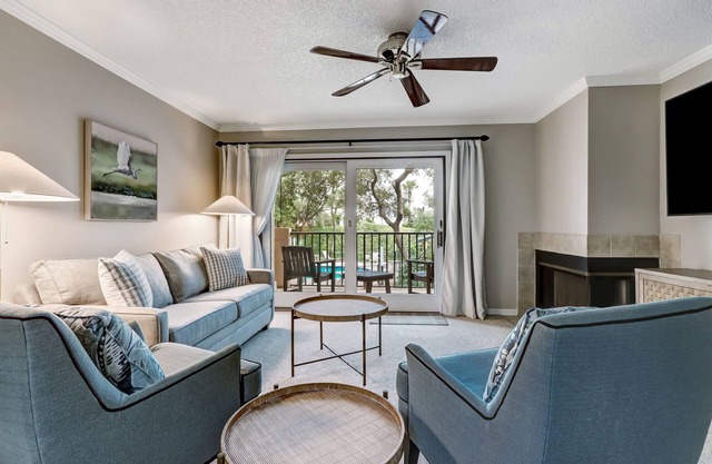 Pet Friendly | Beautifully Furnished 2nd Floor SailmakerTownhome | 2.5 Minute Walk to the Beach