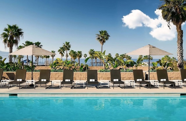 Pet-Friendly Beach Bliss! Just Steps to the Beach, Relaxing Outdoor Pool