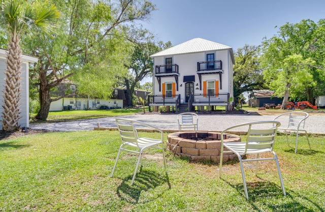 Pet-friendly Biloxi Getaway < 1 Mi to Beach!