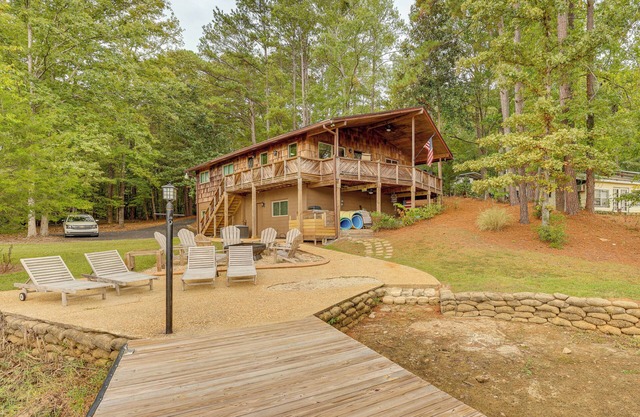 Pet-Friendly Cabin w/Dock on Lake Martin!